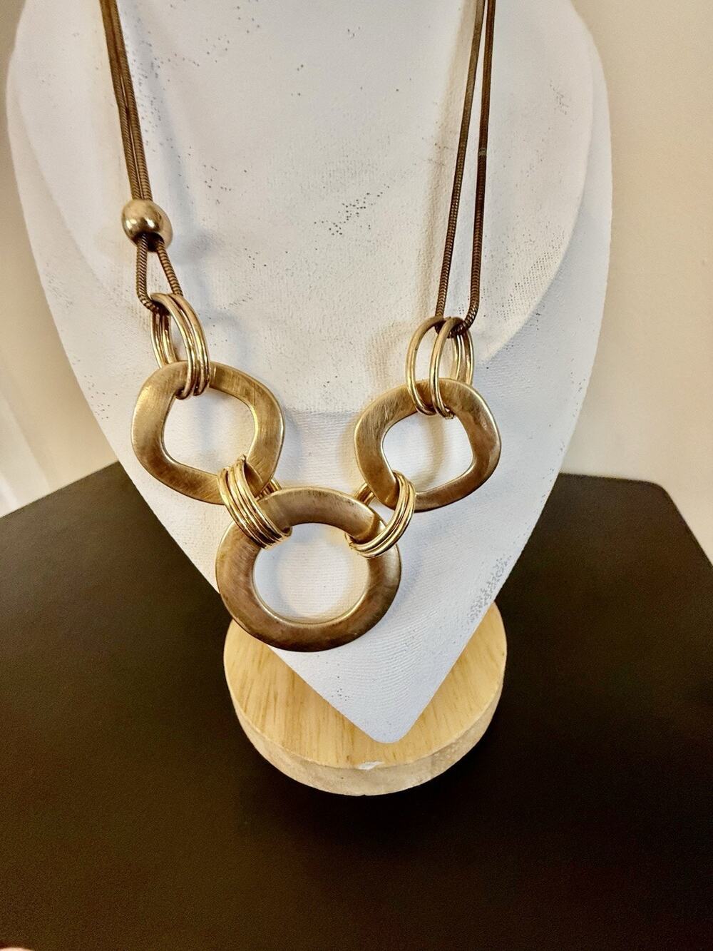 C 1946 Gold tone Snake Chain Circle Necklace 18” + 4”